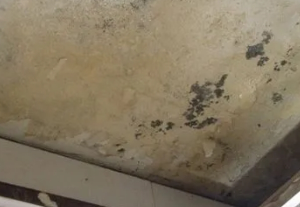灞桥阳台漏水维修公司分享下灞桥卫生间渗水维修需要注意哪些问题。